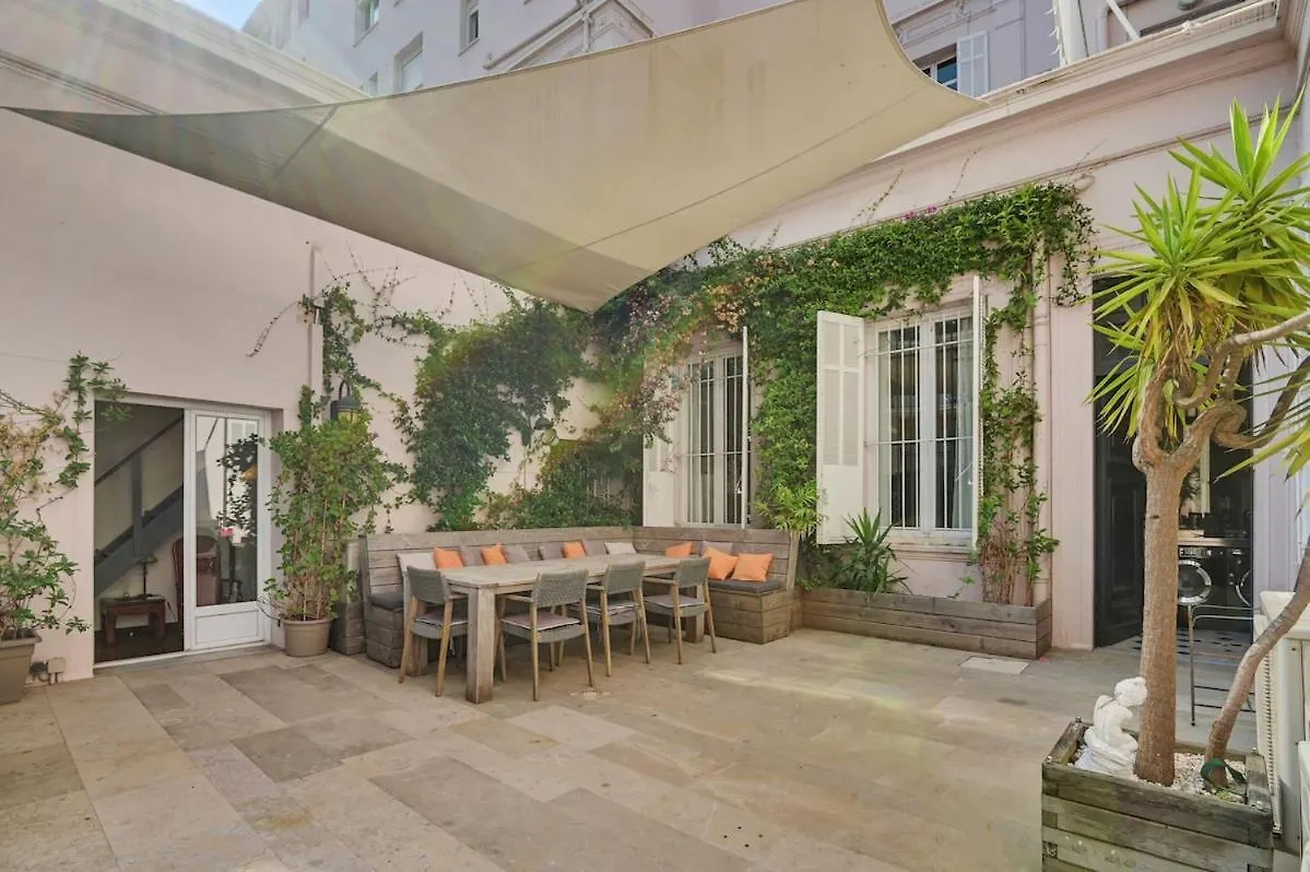 Pura Vida Apartment Cannes 0*,  France